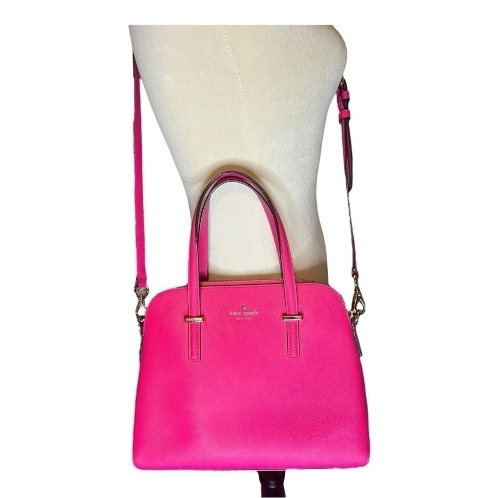 Kate spade bag EUC gorgeous pink!!!!! You need this bag.